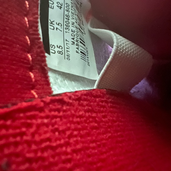 Size 8.5- Jordan 11 136046-800 - Picture 5 of 12